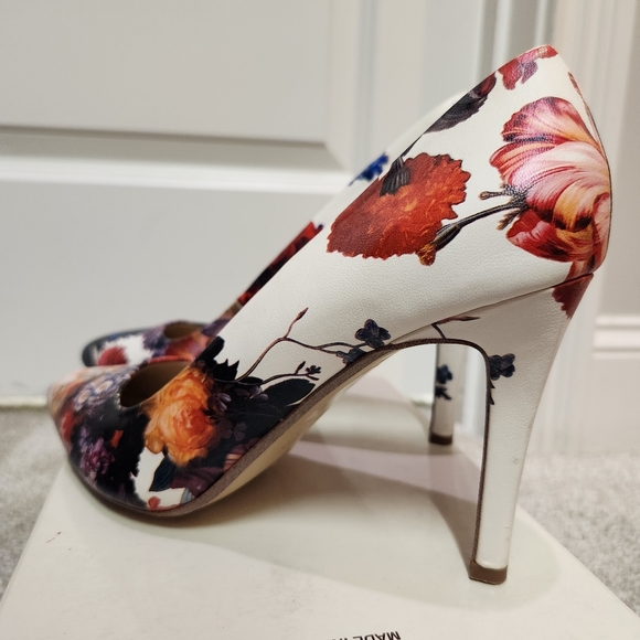 exe Floral Heels - Picture 7 of 13